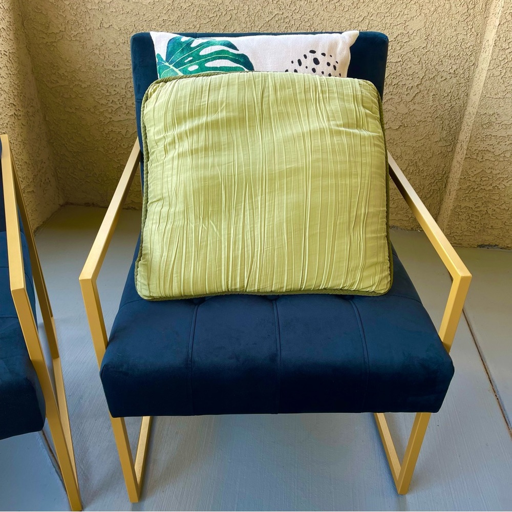 Such Home Collection Olives Green Filled Pillow W 17” / D 17” / H 4"